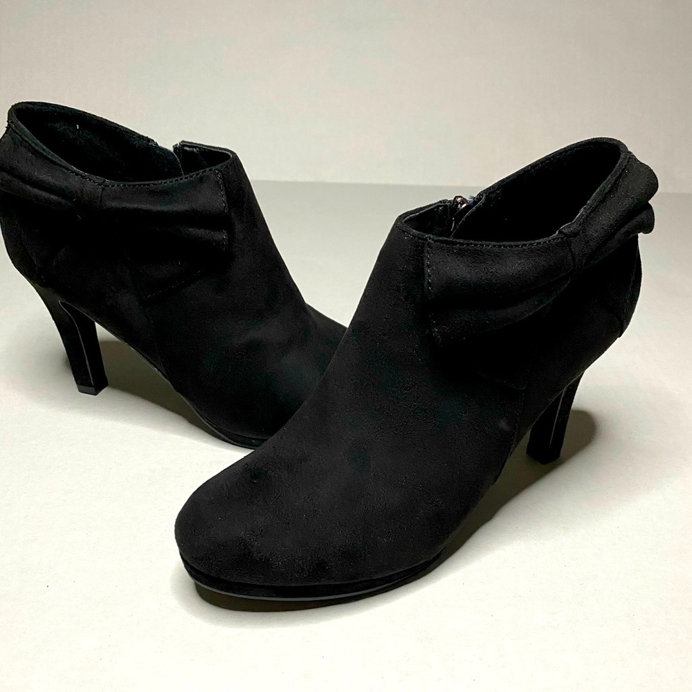 Xappeal Black Ankle heel boots with bow